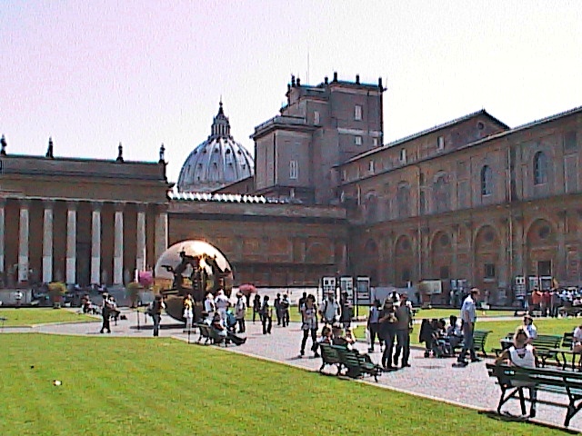 a08 Vatican - Piazza Inside Museums.JPG